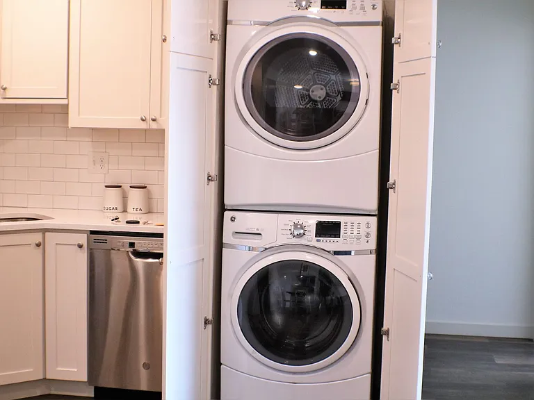 332 S Linn St #318 — Photo 7