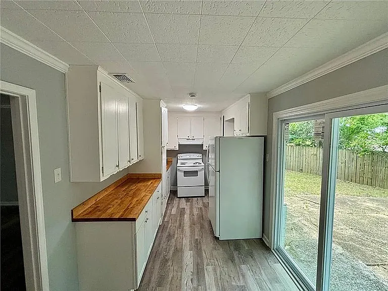 466 Pinehill Dr — Photo 12