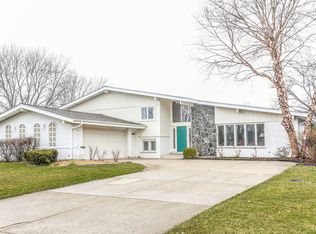 1614 71st St, Darien, IL 60561