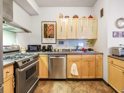 555 North Ave APT 26H, Fort Lee, NJ, 07024