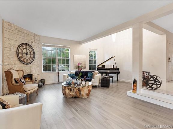 4th image of 4220 Alhambra Cir