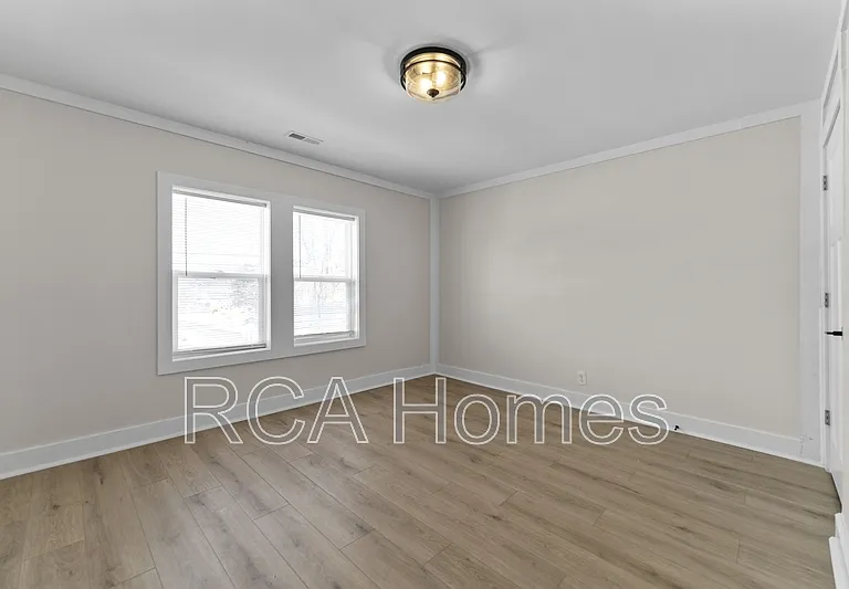 2903 E Michigan St — Photo 12