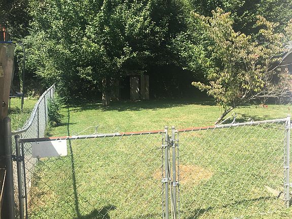 3rd image of 3143 E Lake Dr