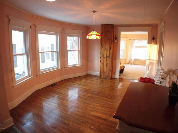 5th image of 15 Marion St