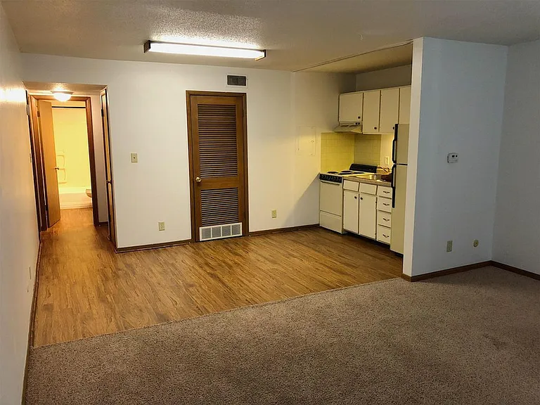 Grand Terrace Apartments — Photo 13