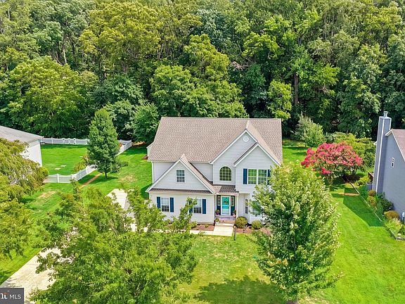 3rd image of 379 Fieldbrook Dr