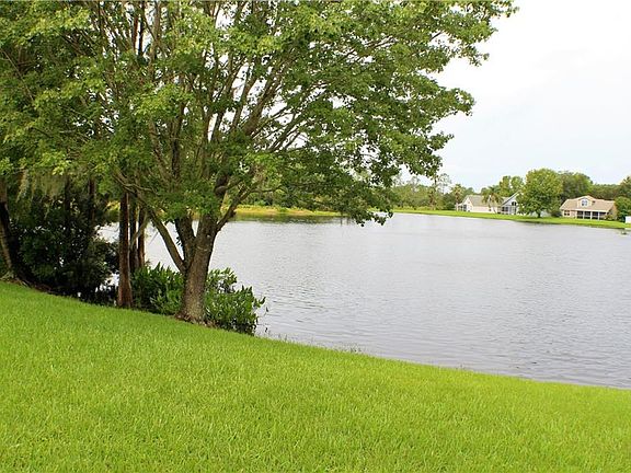 3rd image of 9325 Hampshire Park Dr