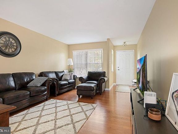 3rd image of 14 Camellia Ct