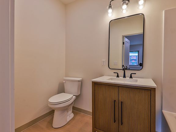 4th image of 551 Elm St #18