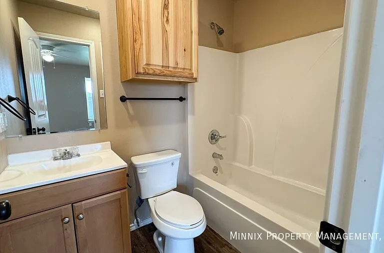 2413 N Avenue O — Photo 11