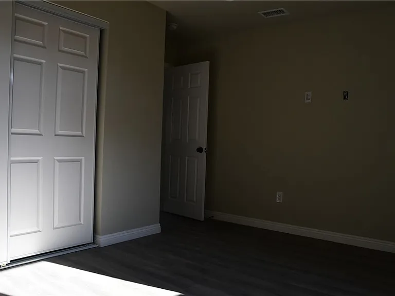 917 W Flora St #917B — Photo 1