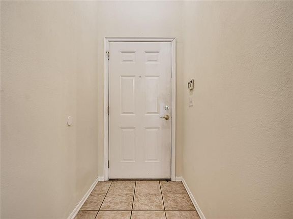 5th image of 1420 Kenwood Dr