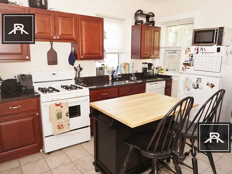 389 Harvard St #8 — Photo 1