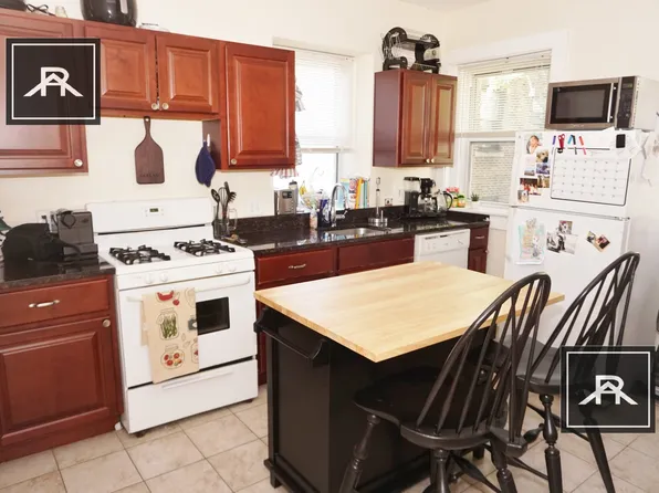 389 Harvard St APT 8, Brookline, MA 02446