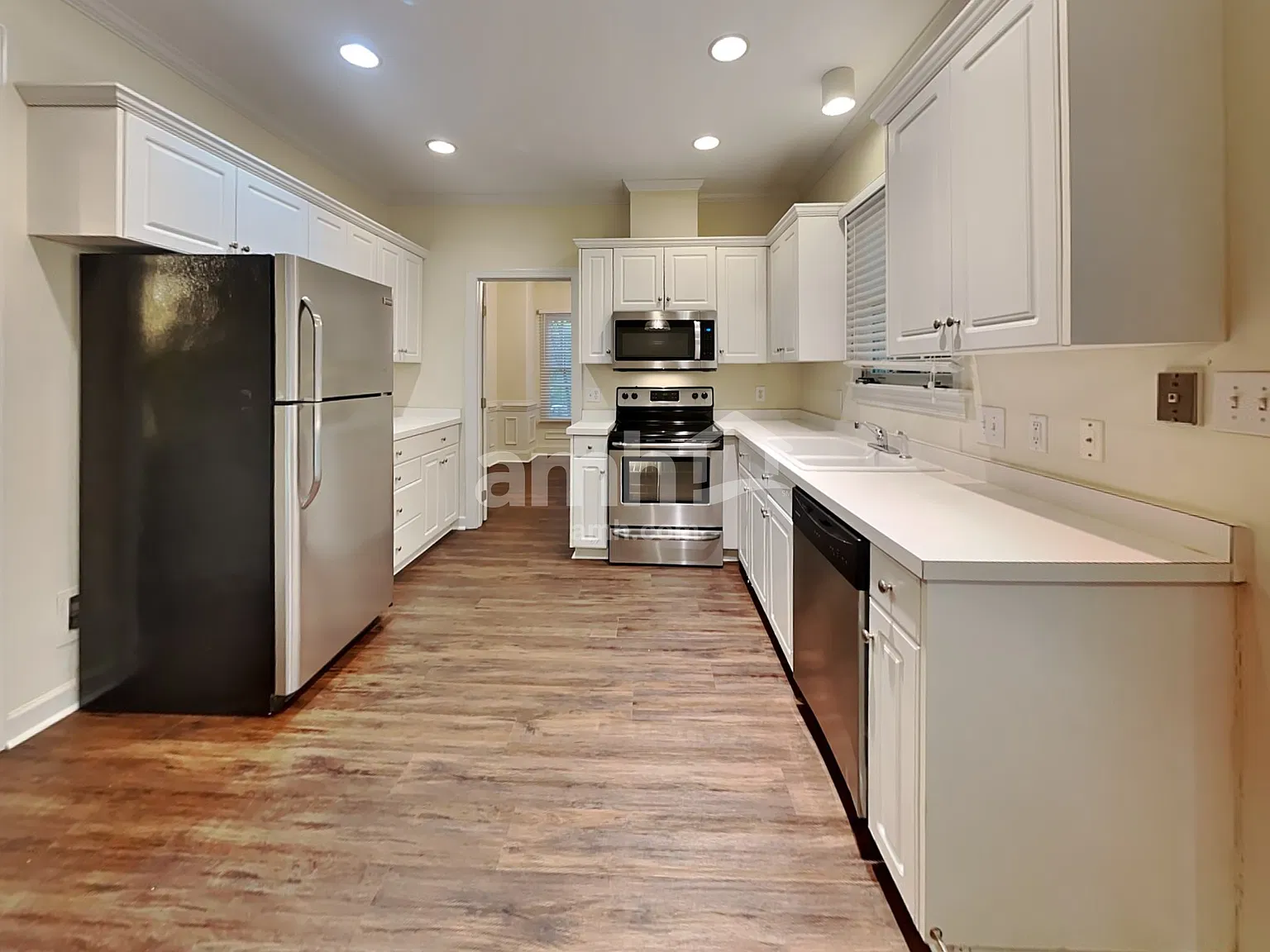 4 bed, 2.5 bath, 1680 sqft, $2,300 — Photo 3