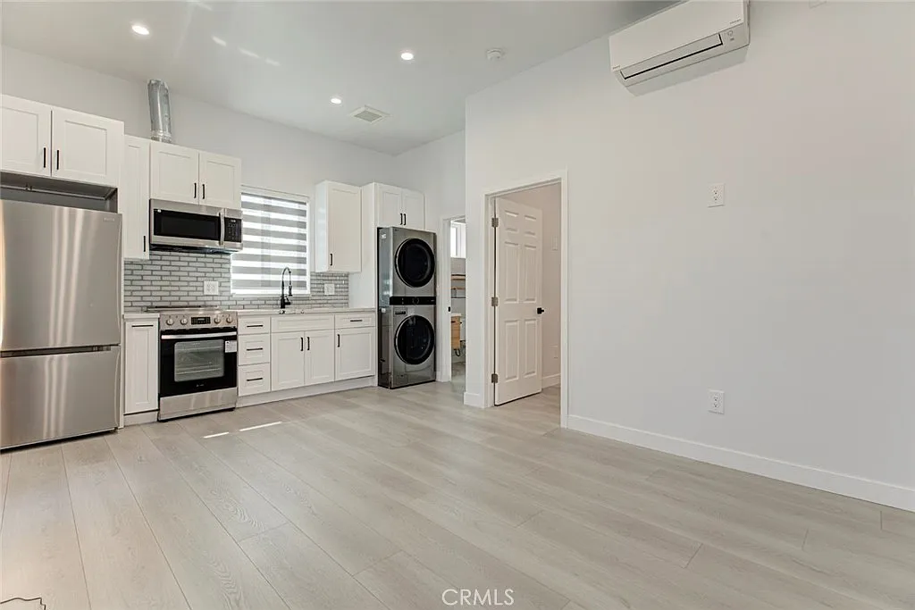 1 bed, 380 sqft, $2,100 — Photo 4