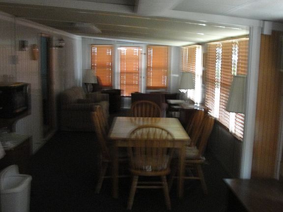 5th image of 18 Tyler Ln