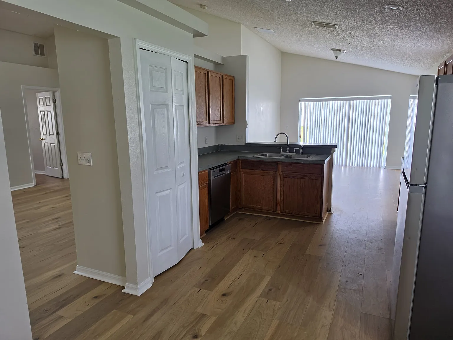 4 bed, 1654 sqft, $2,450 — Photo 4