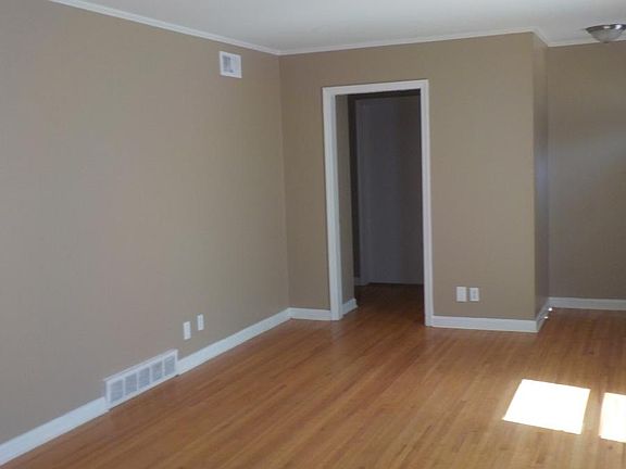 3rd image of 4862 Bondale Ave