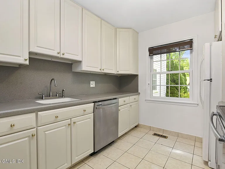 60 Greenwich Hills Dr #60 — Photo 5