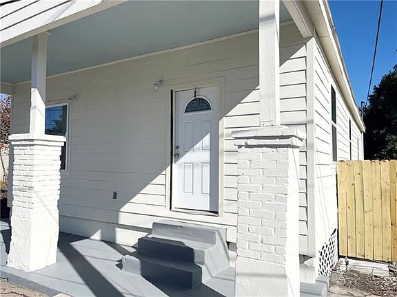 2nd image of 3247 Bloomingdale Ct
