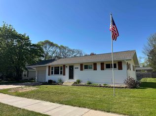 1209 E Clarke St, Waupaca, WI 54981
