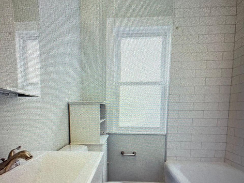 2nd image of 4908 N Francisco Ave #2F
