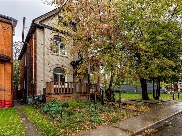 40 Century St, Hamilton, ON L8L 1V8