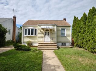 101 Hampton Ave, Albertson, NY 11507