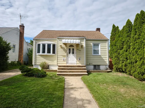 101 Hampton Avenue, Albertson, NY 11507