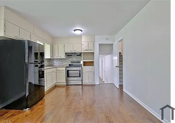 745 Anderson Dr — Photo 4