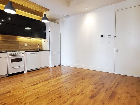 2nd image of 73 Montrose Ave #5S