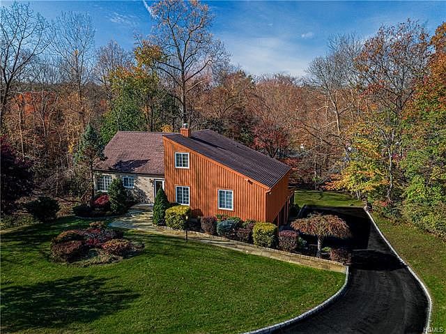 1st image of 40 Heritage Dr