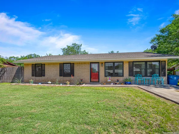 404 VOGES ST, Poth, TX 78147
