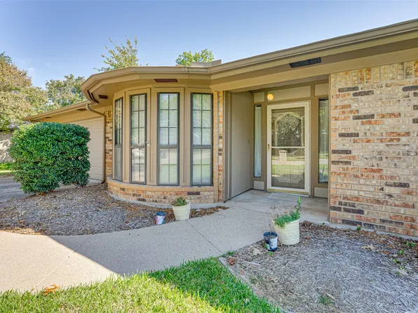 7632 Perkins Dr, North Richland Hills, TX 76182