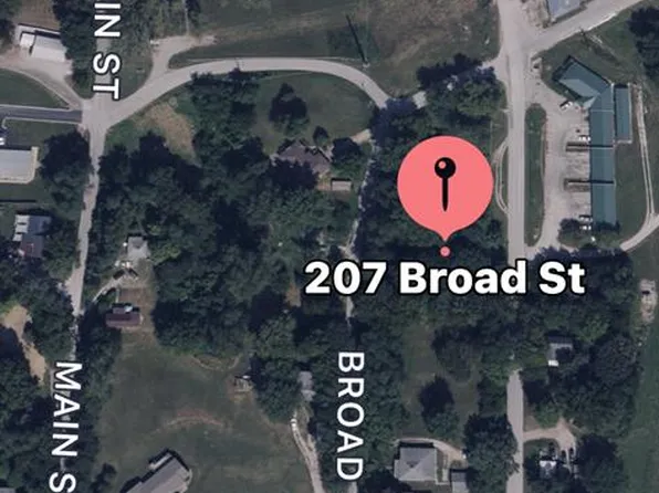 207 Broad St, Waverly, MO 64096