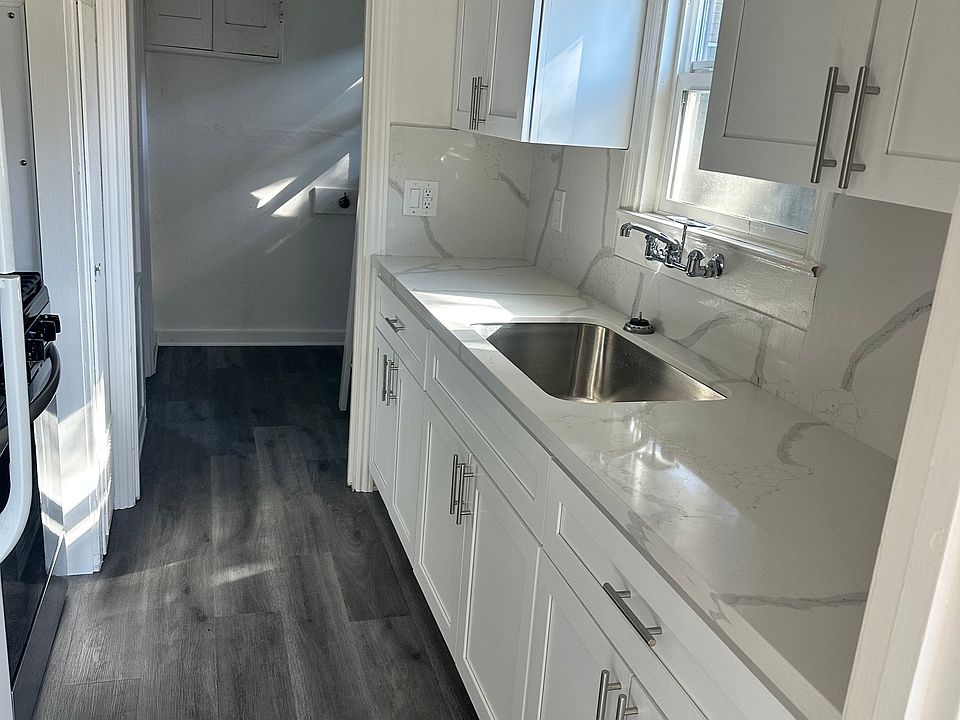 1st image of 1324 Carlton Ave Unit B