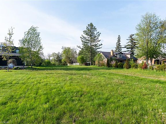3rd image of 138 Riverbank Dr