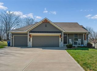 301 NW 179th St, Smithville, MO 64089