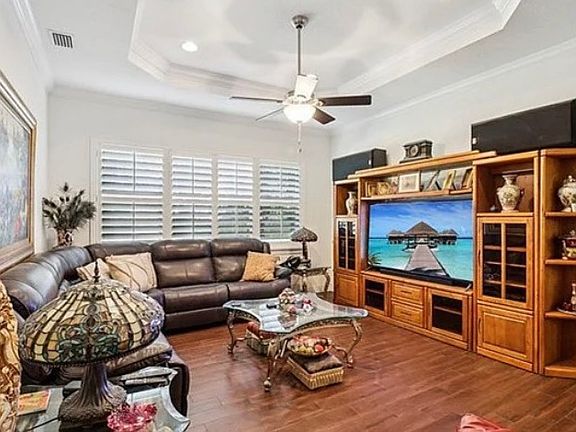 3rd image of 121 Seminole Ln