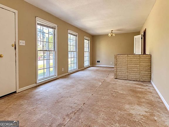 3rd image of 1031 Clifton Dr