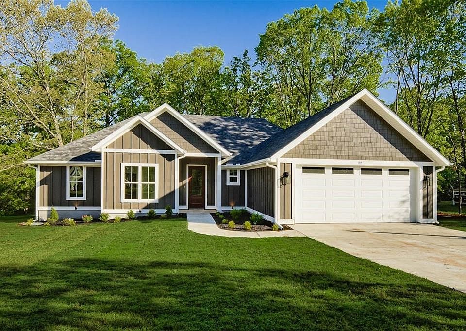 1st image of 3 Warwick Ln