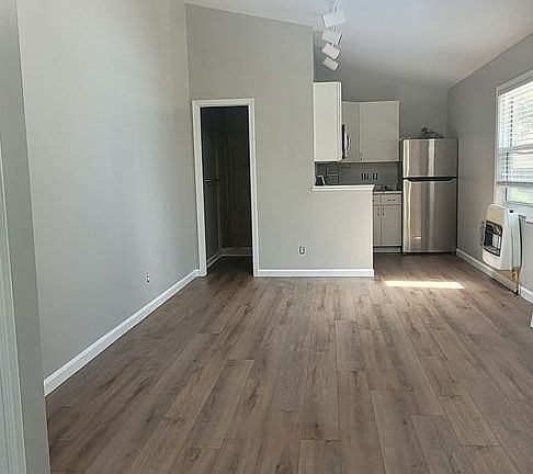 4th image of 1030 N 20th St #4