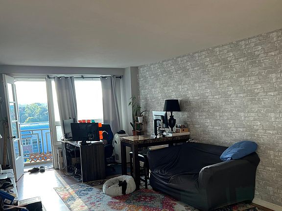4th image of 71 Strawberry Hill Ave APT 606