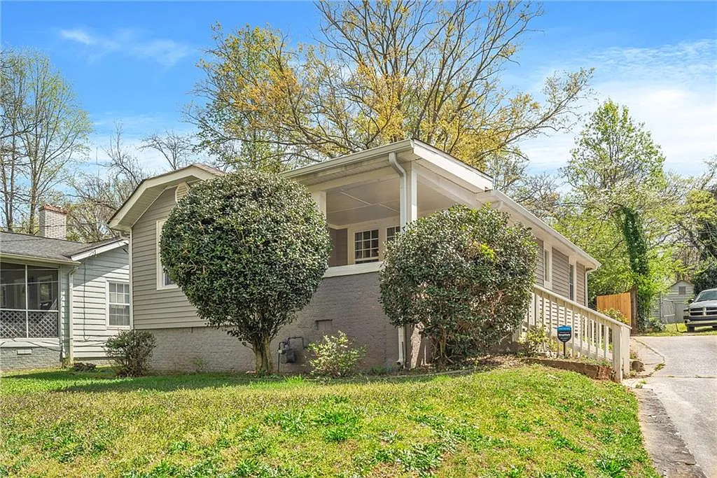 3 bed, 2.0 bath, 400 sqft, $3,600 — Photo 2