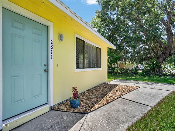 3rd image of 2811 Umbrella Tree Dr
