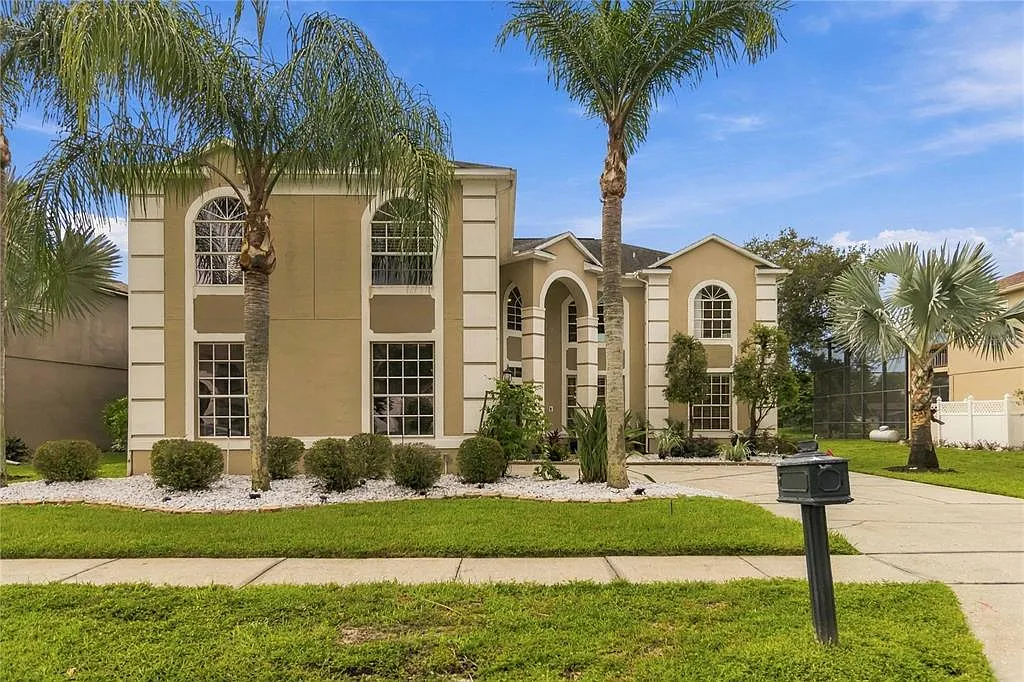 5 bed, 3.0 bath, 3883 sqft, $4,500 — Photo 3