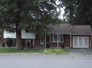 5422 N Lake Dr, Roanoke, VA 24019