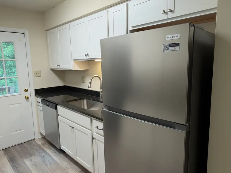 303 Green St #2 — Photo 4