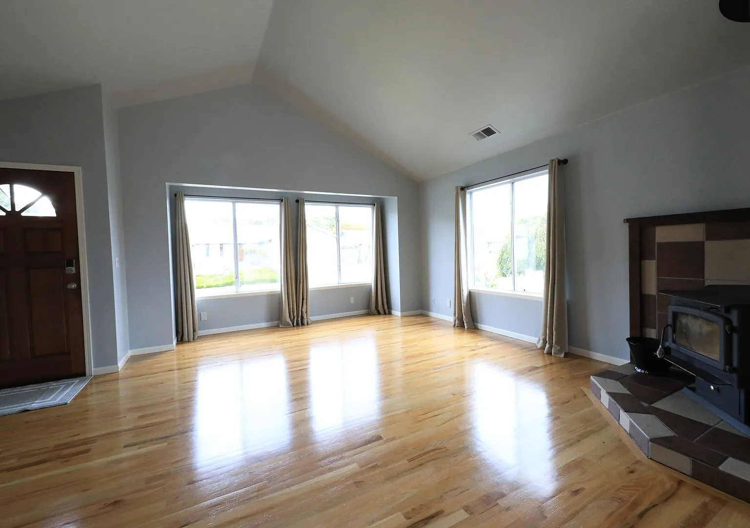 Spacious 3/2 in quiet neighborhood — Photo 2